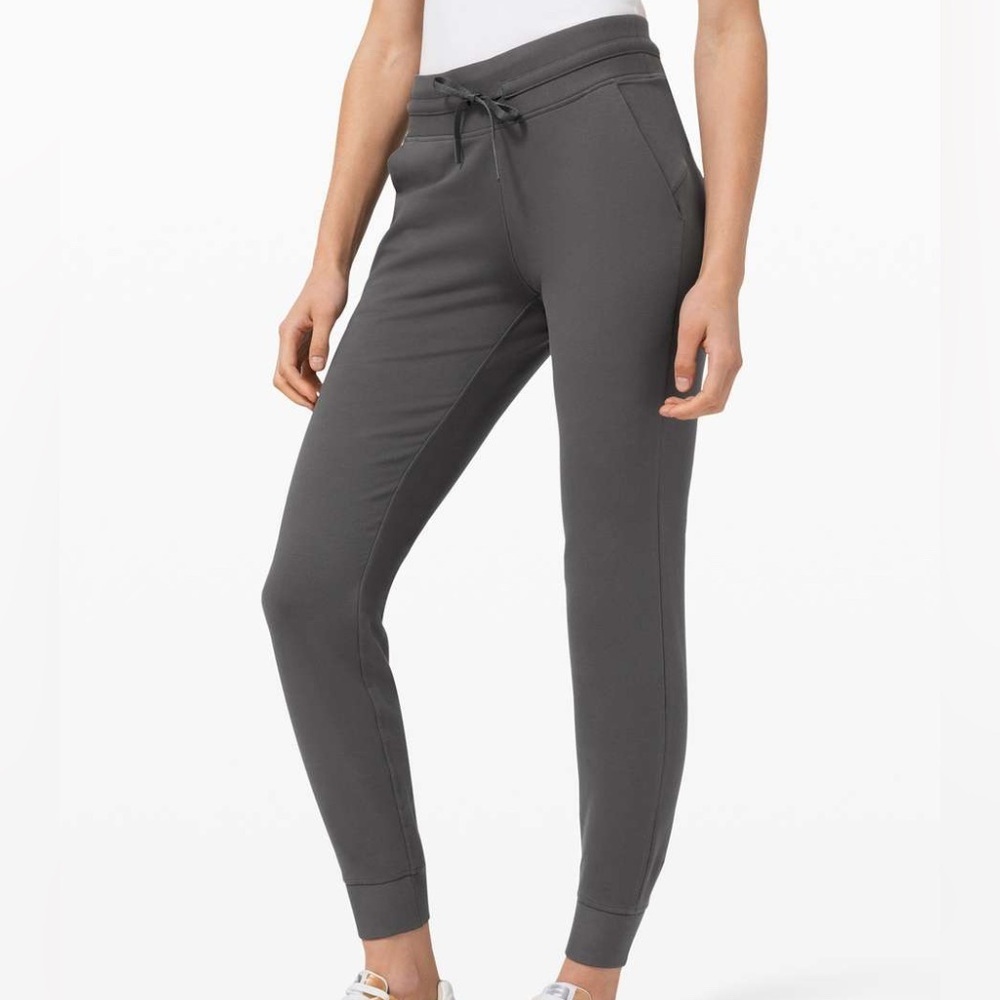 Lululemon Ready to Fleece Jogger in Graphite Grey Size 10